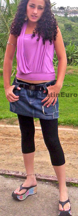 Date this funny Brazil girl Fabricia from Cariacica B609