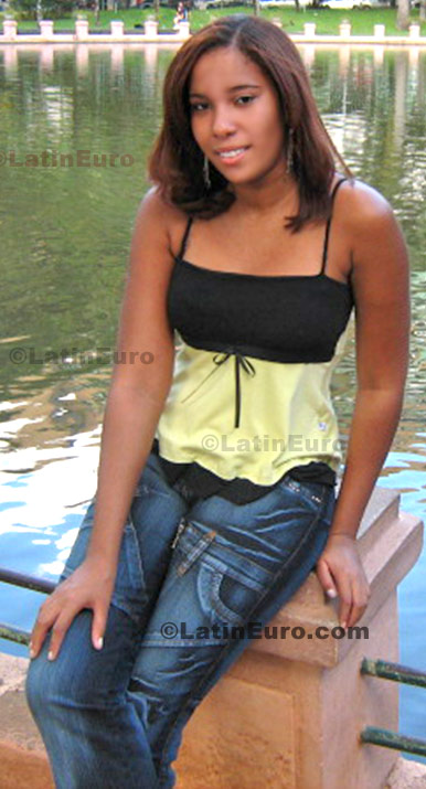 Date this hard body Brazil girl Roseane from Belo Horizonte B619