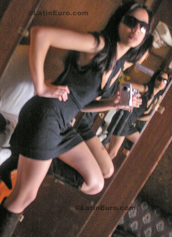 Date this athletic Brazil girl Queila from Sao Paulo B634