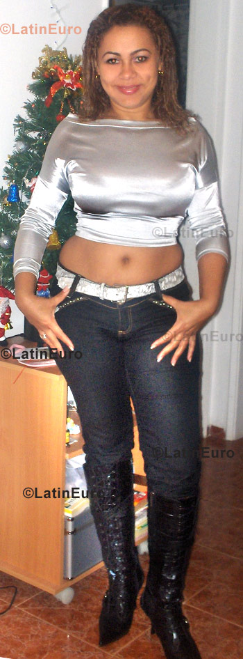 Date this happy Brazil girl Aline from Lisboa B766