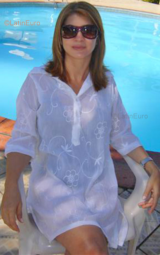 Date this athletic Brazil girl Edna from Goiania B809