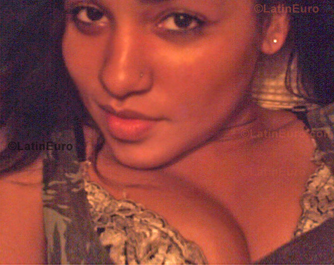 Date this good-looking Brazil girl Maria from Sao Paulo B822