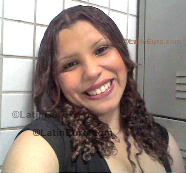 Date this young Brazil girl Poliane from Brasilia B841