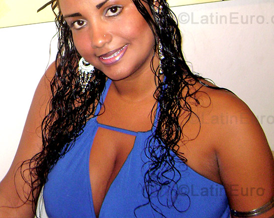 Date this stunning Brazil girl Ingrid from Macae B916