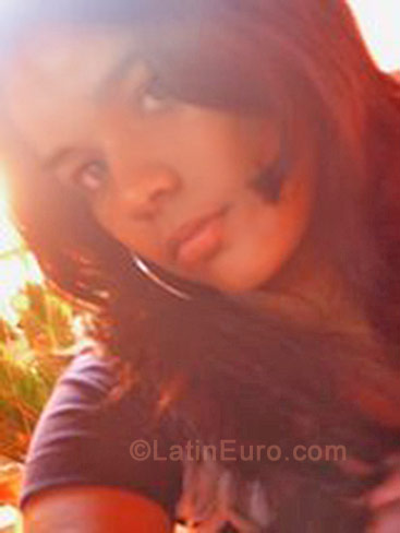 Date this gorgeous Brazil girl Daniella from Tres Lagoas B917