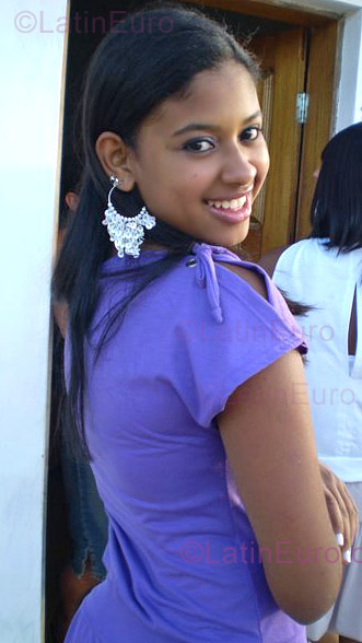 Date this happy Brazil girl Indaiara from Vitoria da Conquista B941