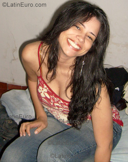 Date this cute Brazil girl Rosana from Goiania B977