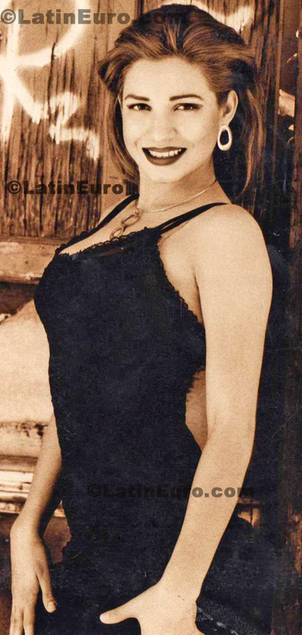 Date this georgeous Any Country girl Myriam from  N-1077