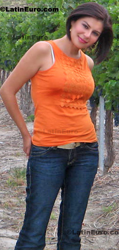 Date this stunning Any Country girl Karina from Saltillo N-1359