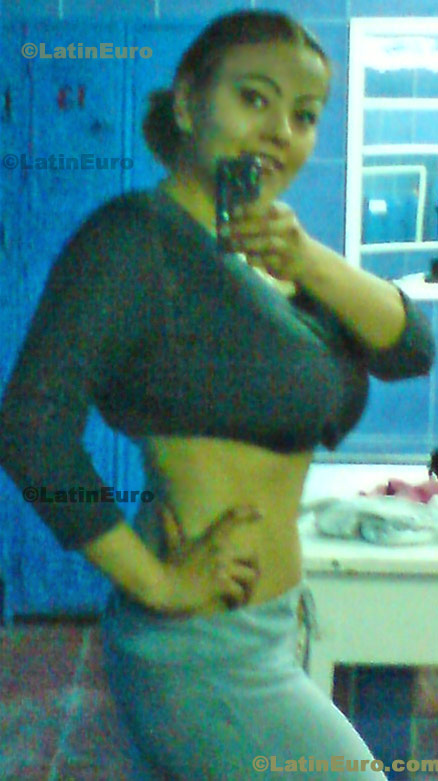 Date this stunning Mexico girl Selene from Mexico City N-1368