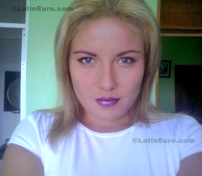 Date this nice looking Mexico girl Adriana from Tequisquiapan N-1385