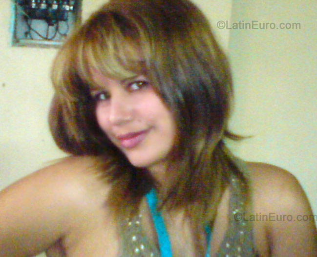 Date this happy Honduras girl Karen from San Pedro Sula N-1607