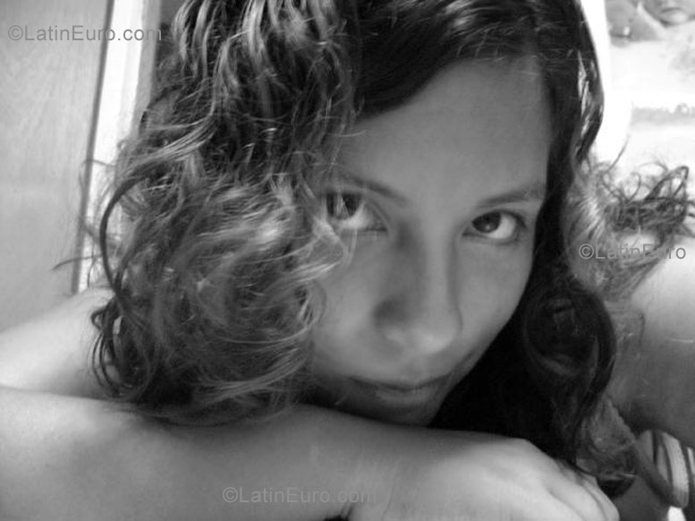 Date this sultry Peru girl Rosa from Trujillo N-306