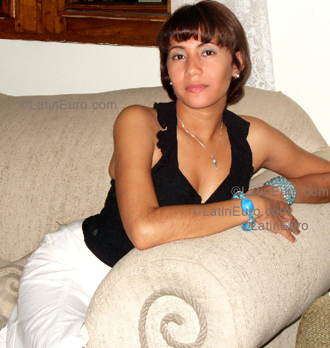 Date this cute Any Country girl Crismelly from San Francisco de Macoris N-36