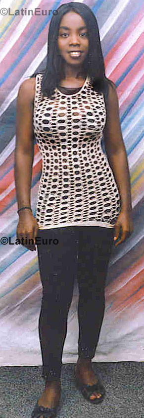 Date this good-looking Any Country girl Fabiloa from  N-623