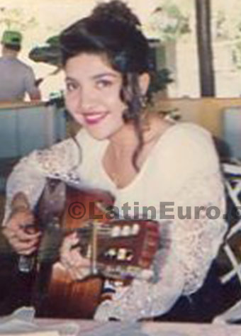 Date this lovely Any Country girl Gladys from Cancun N-824