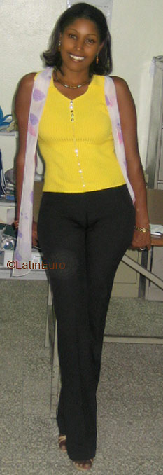 Date this happy Dominican Republic girl Santa from Barahona N1543