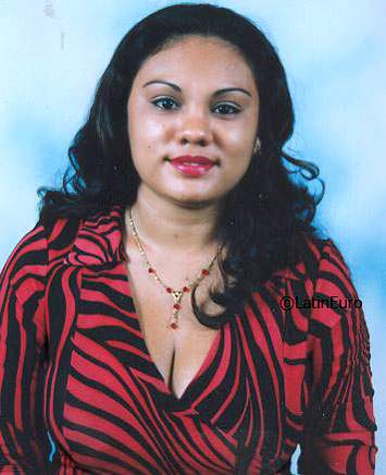 Date this charming Honduras girl Glenis from La Ceiba N1695