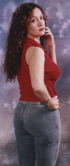 Date this foxy Honduras girl Iris from San Pedro Sula HN694