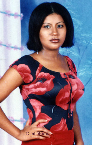 Date this young Honduras girl Sandra from La Ceiba N2361