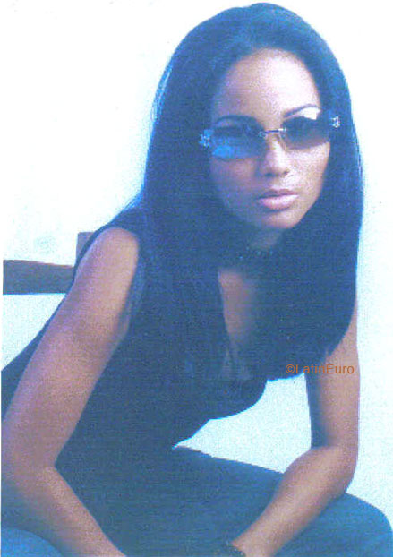 Date this attractive Any Country girl Dinny from  N2374