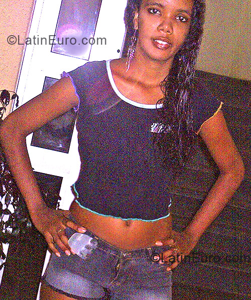 Date this charming Brazil girl Aline from Rio de Janeiro BR168