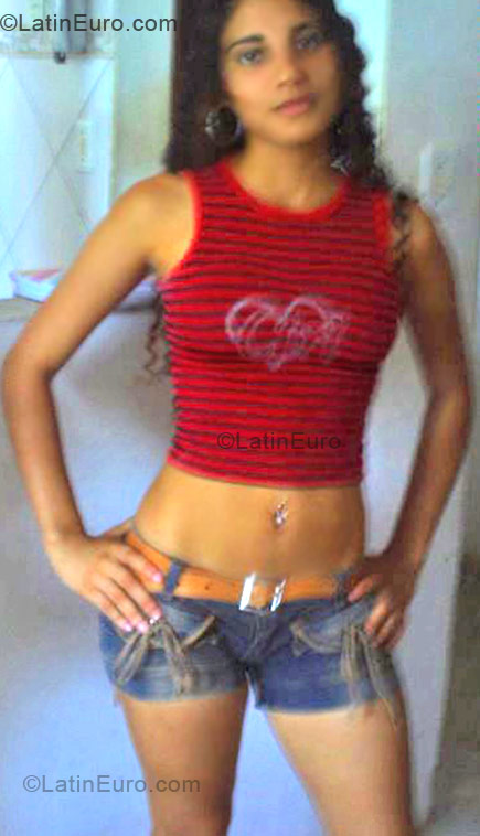 Date this georgeous Brazil girl Camila from Salvador BR177