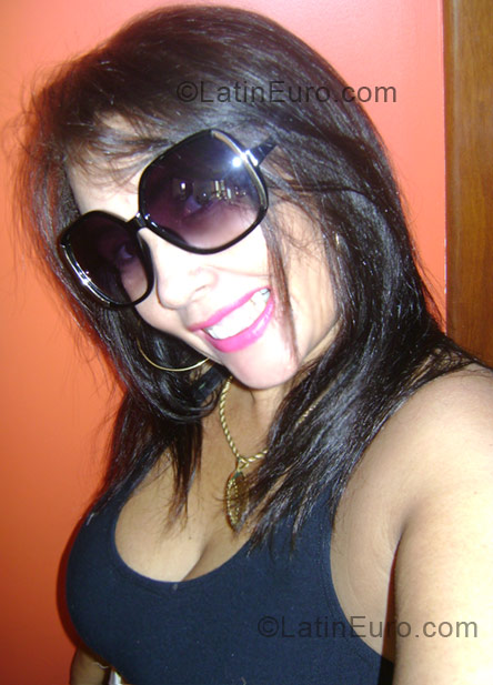 Date this beautiful Brazil girl Aniger from Vitoria BR327
