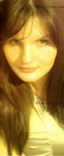 Date this sultry Brazil girl Claudia from Ijui BR410