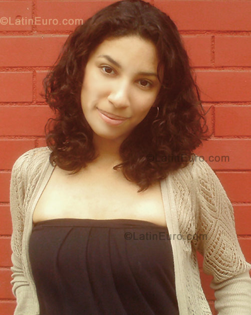 Date this voluptuous Brazil girl Ana Carolina from Rio De Janeiro BR474