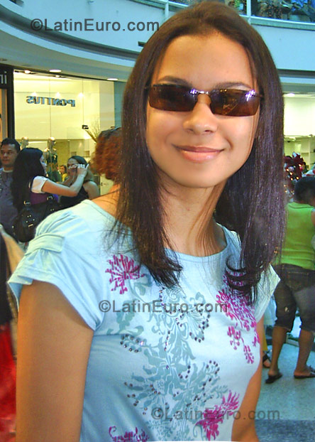 Date this hard body Brazil girl Hariadina Marina from Goiania BR784