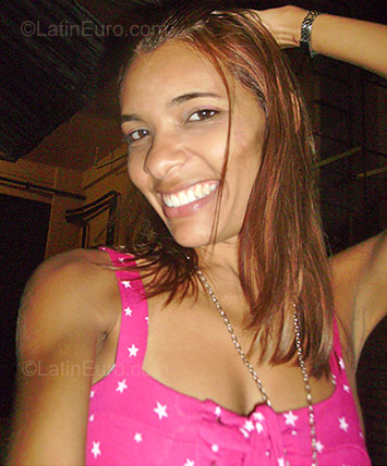 Date this nice looking Brazil girl Annynha from Fortaleza BR861