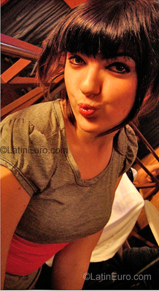 Date this athletic Brazil girl Mel from Sao Borja BR908