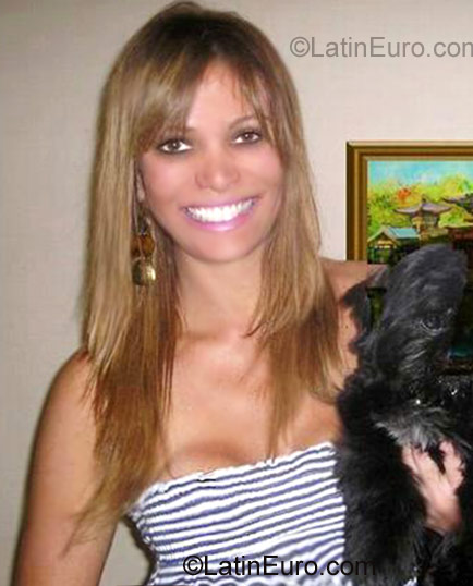 Date this sultry Brazil girl Carla from Uberlandia BR7852