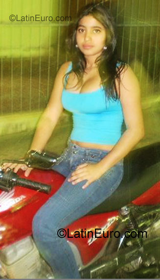 Date this georgeous Brazil girl Gessica from Goiania BR1072