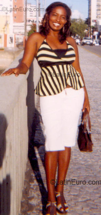 Date this hard body Brazil girl Ana Zoraia from Recife BR1117