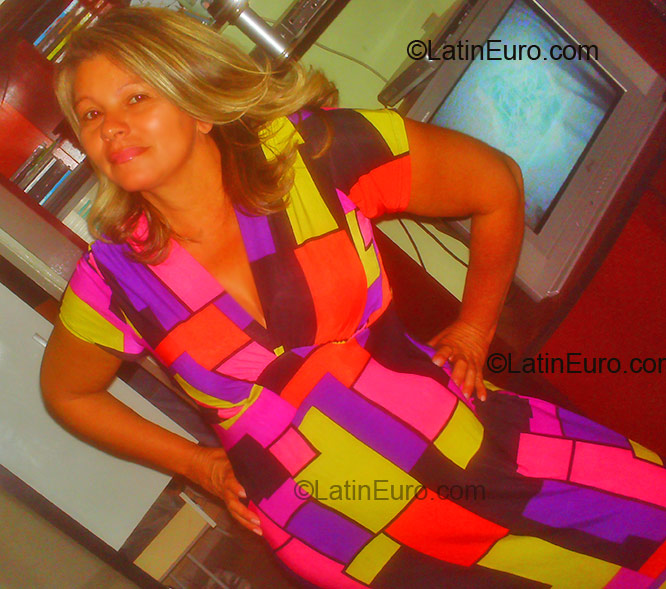 Date this stunning Brazil girl Aldemira from Brasilia BR1139