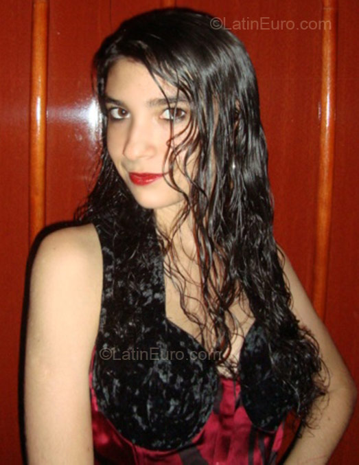 Date this good-looking Brazil girl Vanessa from Rio De Janeiro BR1147