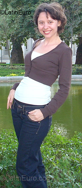 Date this cute Portugal girl Ainavide from Porto PT11