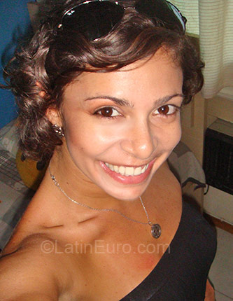 Date this good-looking Brazil girl Isis from Recife BR1282