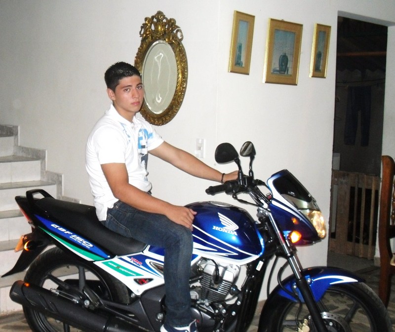 Date this foxy Colombia man Luis from Palmira CO1029