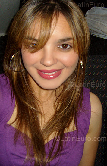 Date this attractive Brazil girl Erika from Sao Paulo BR1332