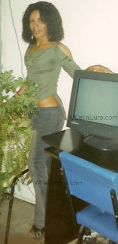 Date this athletic Brazil girl Cidinha from Sao Paulo BR1394