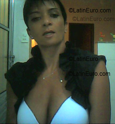 Date this attractive Brazil girl Vilma from Sao Paulo BR1541
