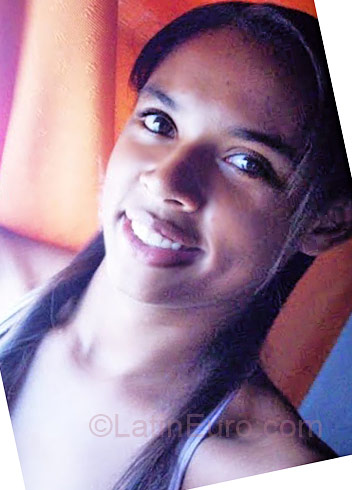 Date this nice looking Brazil girl Aparecida Cristina from Caraubas BR1867