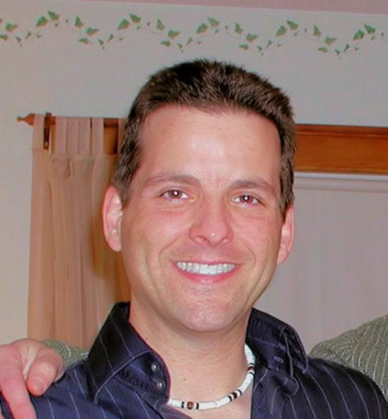 Date this foxy United States man Lee from Fresno US4619