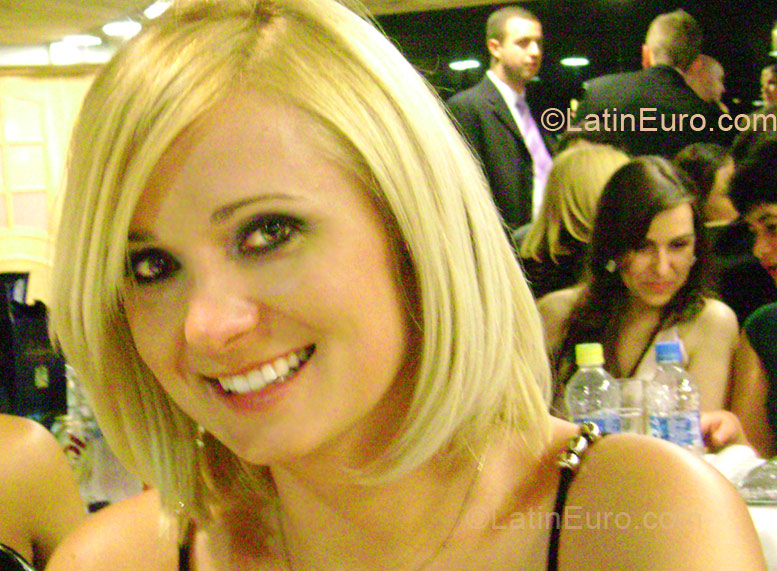 Date this hot Brazil girl Chelen from Curitiba BR1995