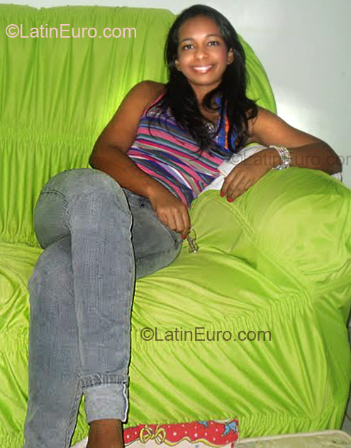 Date this nice looking Brazil girl Bruna from Rubiataba BR2088