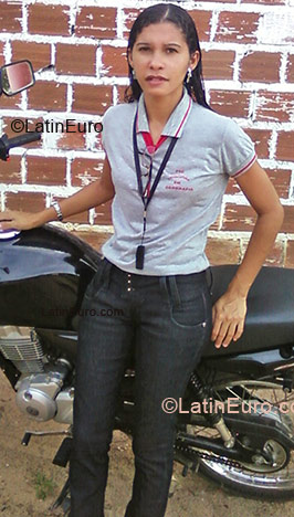 Date this pretty Brazil girl Laudileide from Salvador BR2320