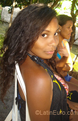 Date this cute Brazil girl Vivianne from Brasilia BR3051